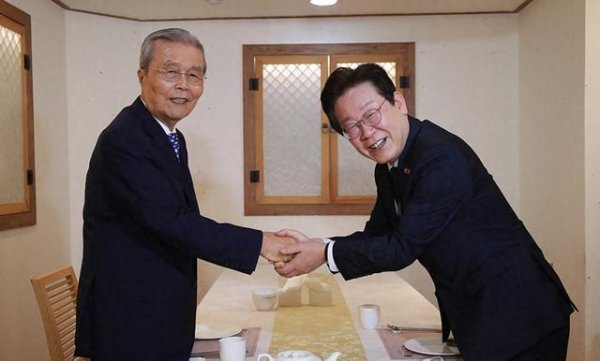 股票配资十大平台 李在明为什么害怕美国误会自己 澄清“亲华”误解